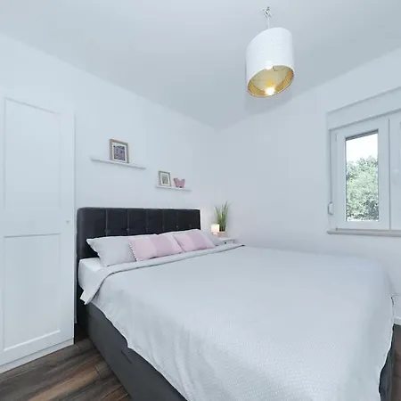 House Aurora Borealis Ervenik