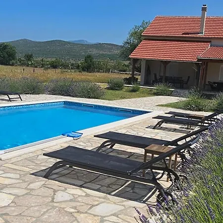 House Aurora Borealis Villa