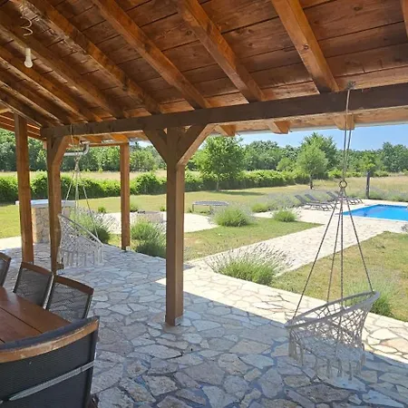 House Aurora Borealis Ervenik