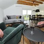 House Aurora Borealis Villa *