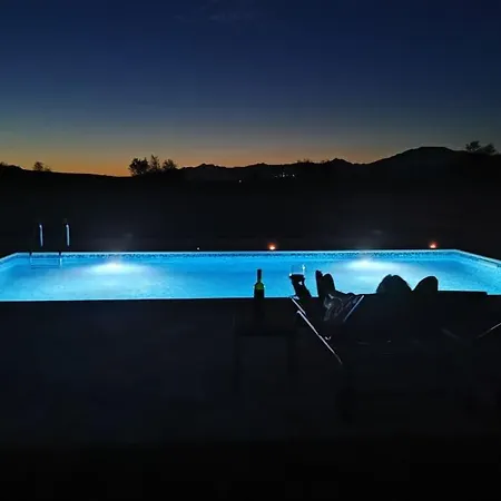 House Aurora Borealis Villa *