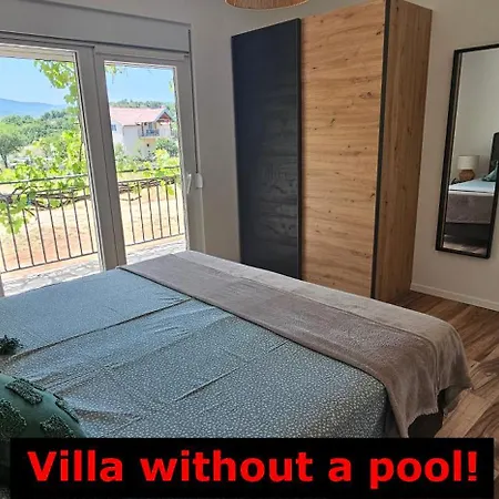 House Aurora Borealis Ervenik