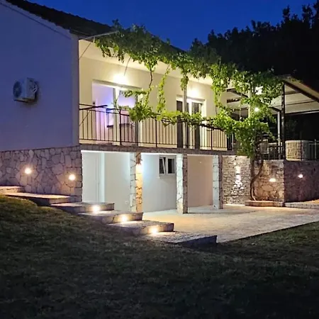 House Aurora Borealis Villa *