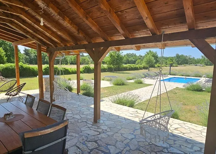 House Aurora Borealis Ervenik